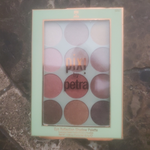 Pixi by Petra 12 eyeshadows NWT - Picture 2 of 4
